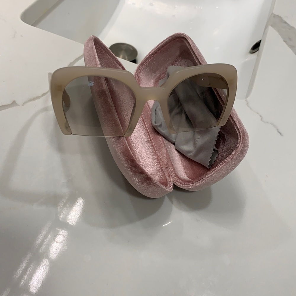 Sunglasses Miu Miu